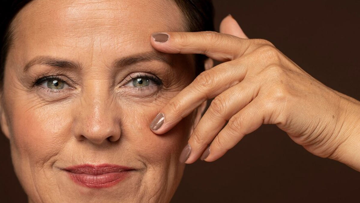 Can Blue Light Accelerate Skin Ageing? Expert Explains Its Effect On Skin